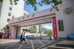 月考作文:向“城市美容师”致敬